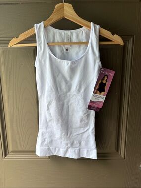 Curveez White Scoop Neck Tank Top Size Medium